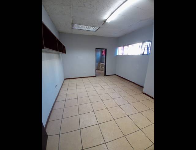 Warehouse property to rent in ANDERBOLT